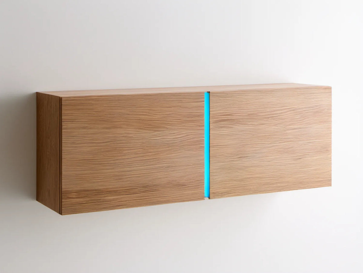 Wisząca szafka RTV z płyty MDF w okleinie dębowej, brązowa z niebieskim akcentem, 120 × 35 × 40 cm
